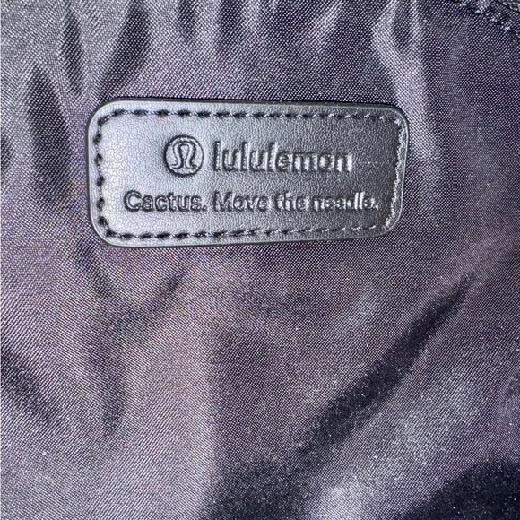 Lululemon Cactus Leather Alternative Saddle Crossbody Bag 2L - Picture 5 of 8